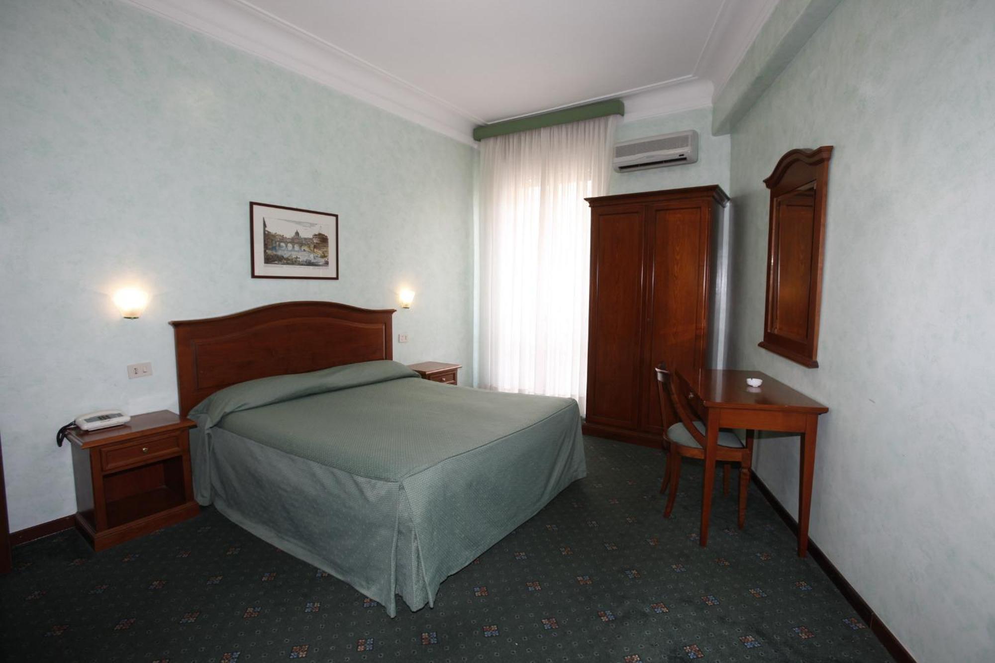 Hotel Adriatic — Photos 1